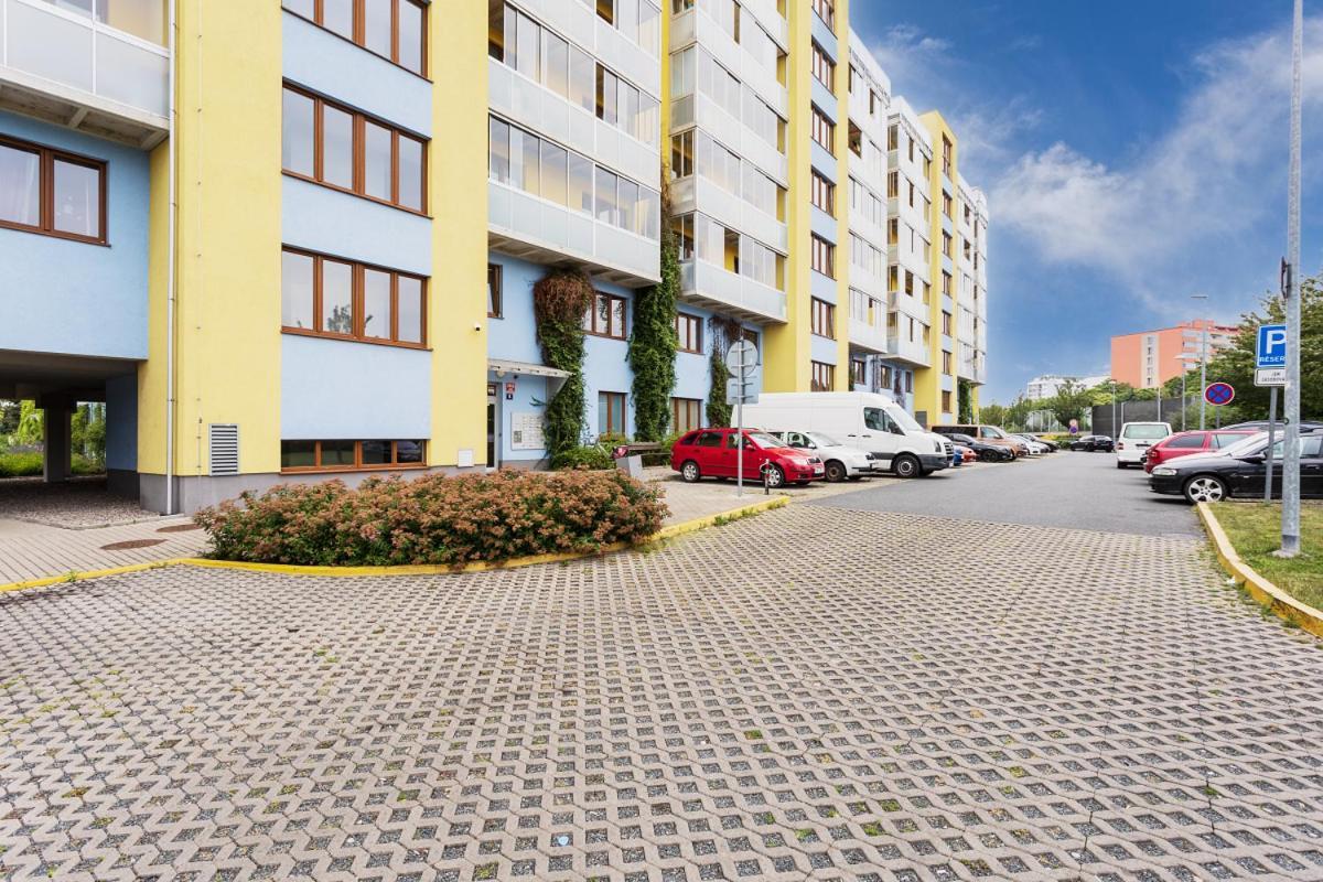 96m2 Designer Apartment, Free Garage Parking Apartment Prague