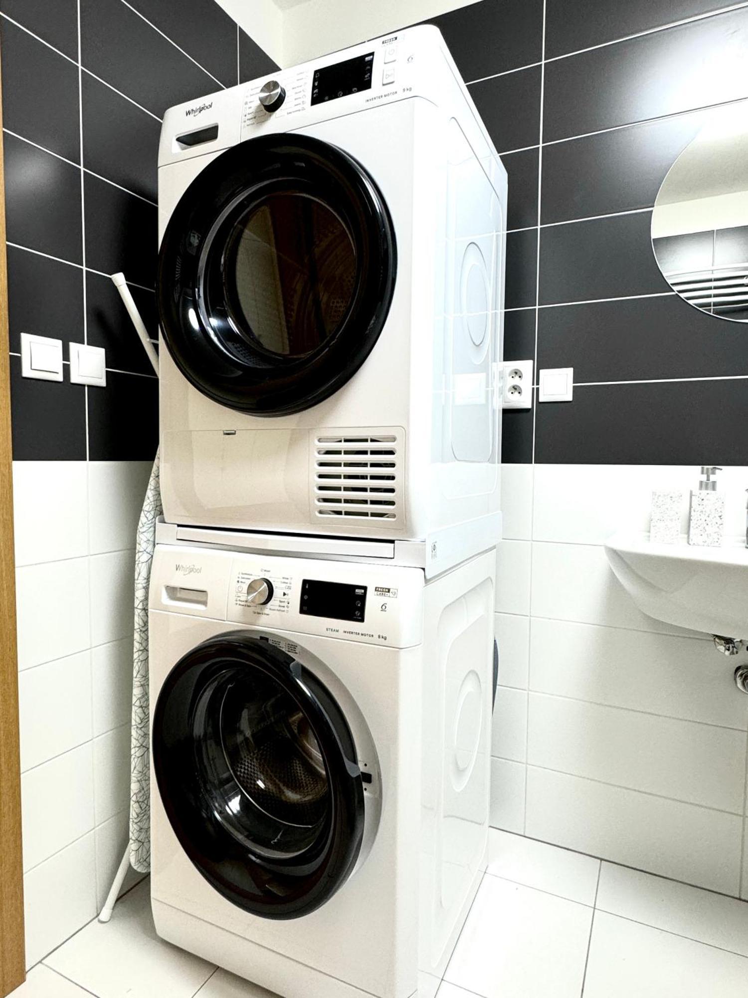 96m2 Designer Apartment, Free Garage Parking Apartment Prague